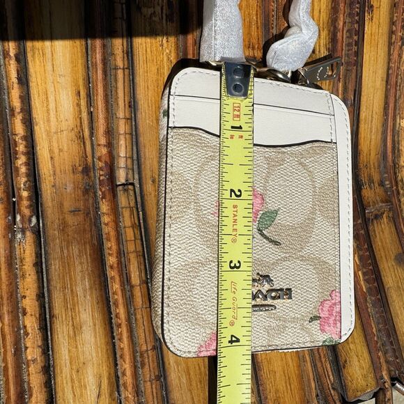 NWT coach Zip Card Case In Signature Floral Canvas With Heart Print CR971 - Picture 7 of 9